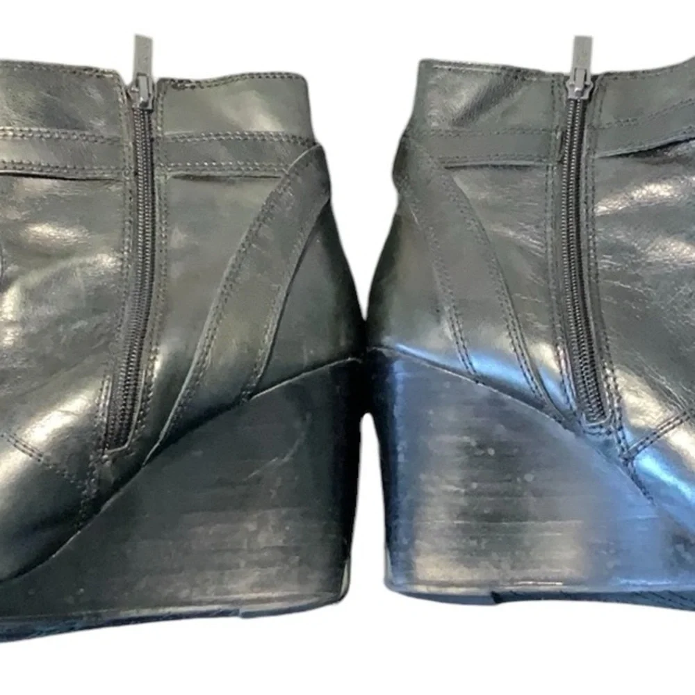 Kenneth Cole Reaction, Flirt Much? Wedge booties, 10M